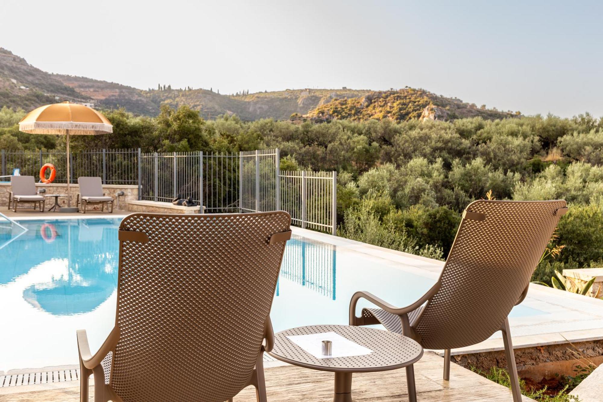 Olympia Zervea Studios With Pool - Apartment Kardhamili Luaran gambar