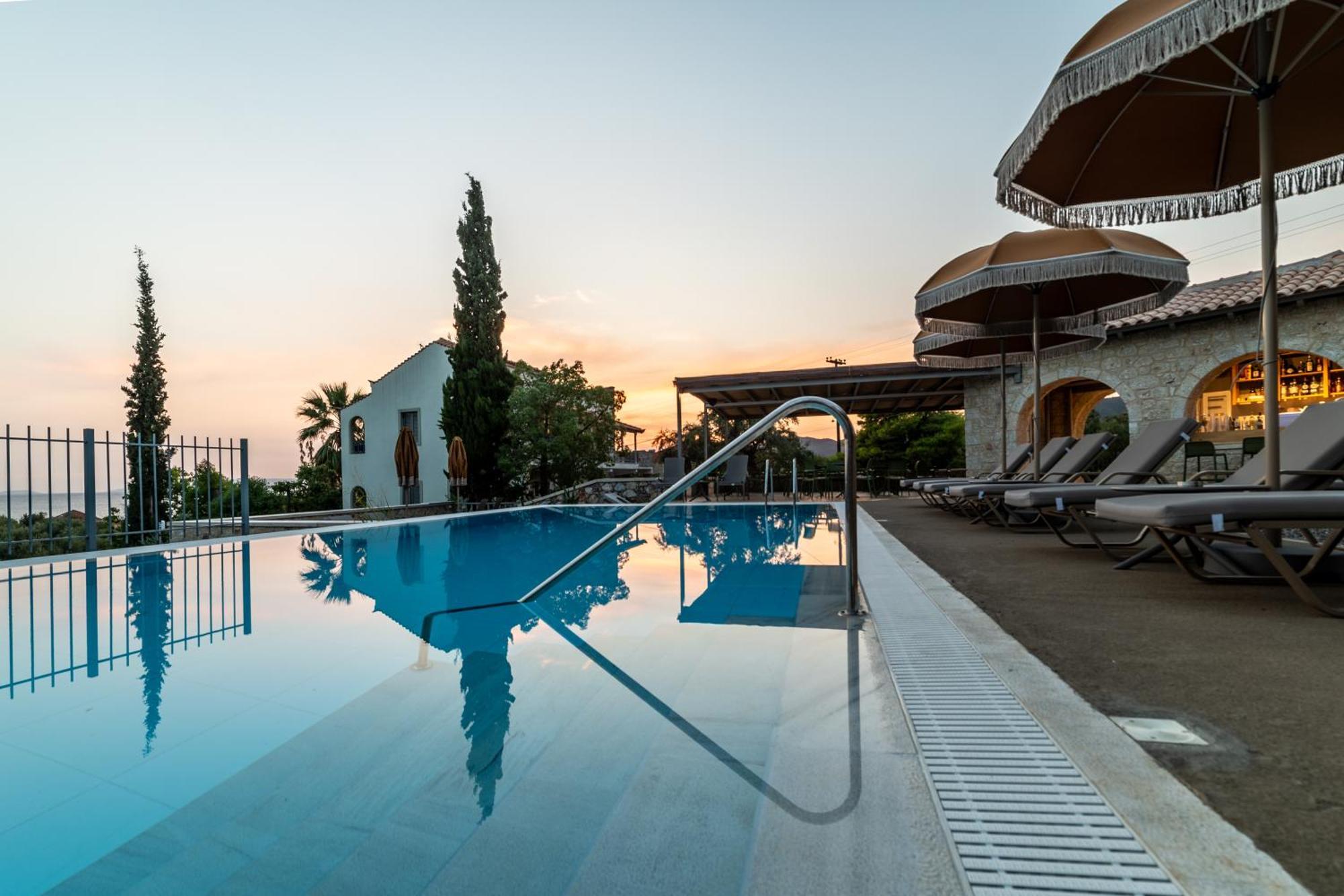 Olympia Zervea Studios With Pool - Apartment Kardhamili Luaran gambar