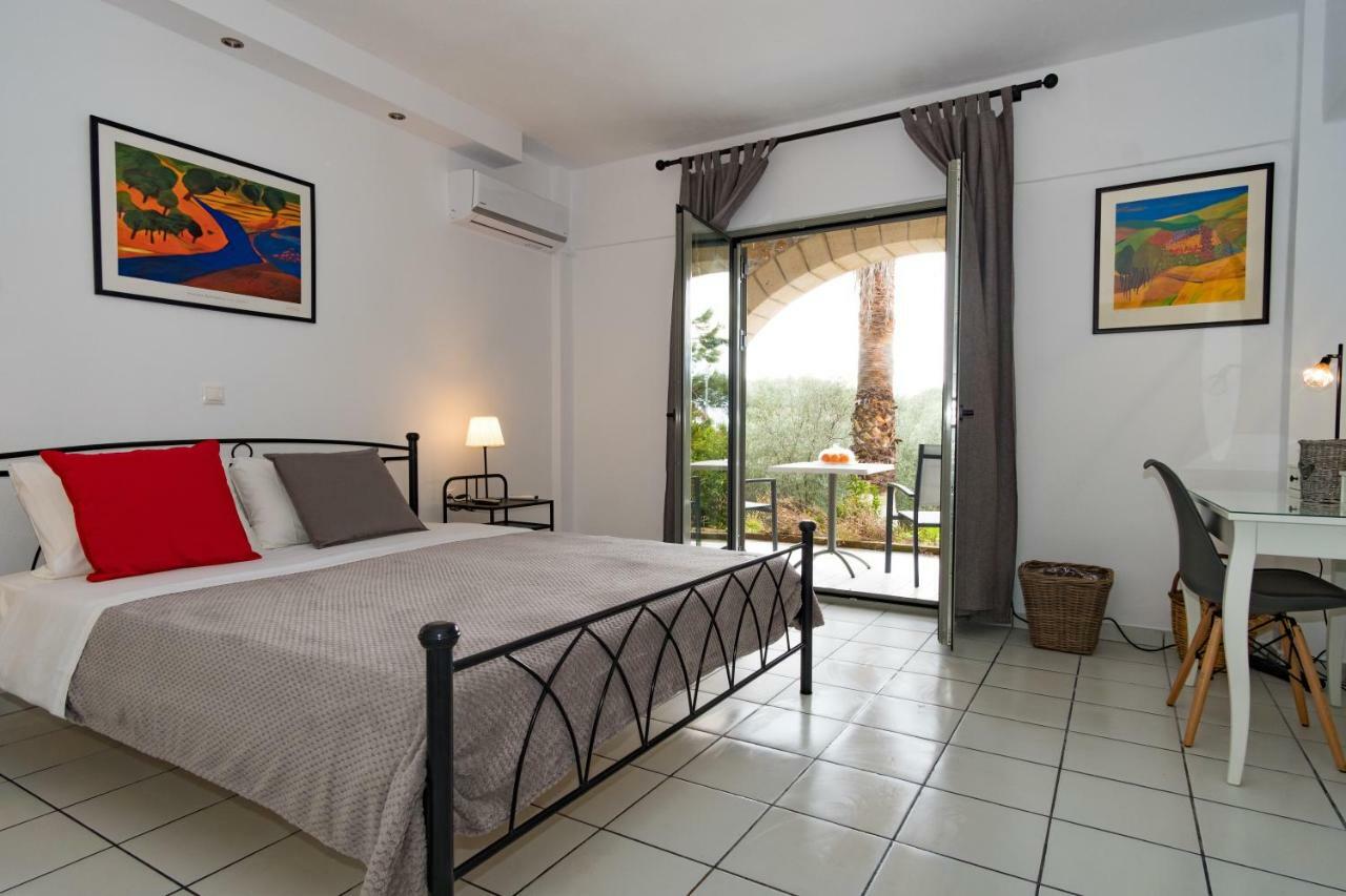 Olympia Zervea Studios With Pool - Apartment Kardhamili Luaran gambar