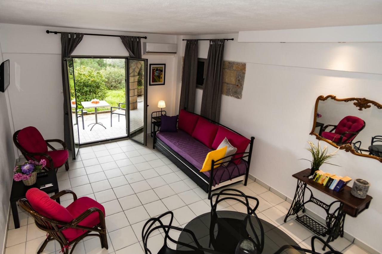 Olympia Zervea Studios With Pool - Apartment Kardhamili Luaran gambar